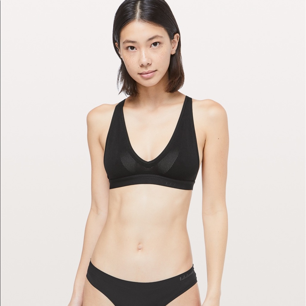 Lululemon NWT A LITTLE BIT CLOSER BRALETTE